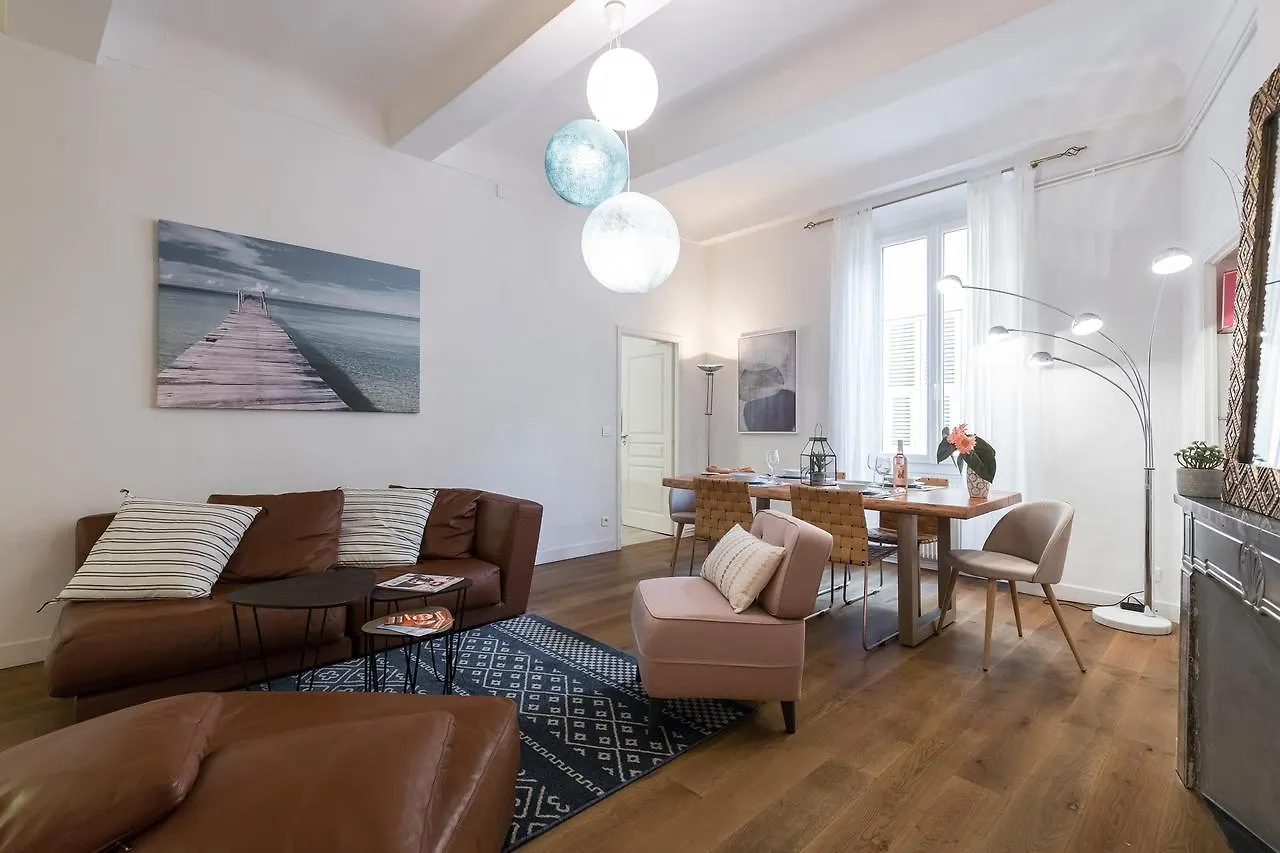 Pref 2 - F4 - Vaste Et Bourgeois ,3 Chambres, Ascenseur, Vx-Nice 0*, Nice France